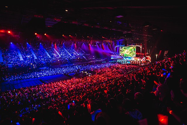 League of legends 2015 world championships, representing e-sports and competitive gaming niche in video game blog niches. 